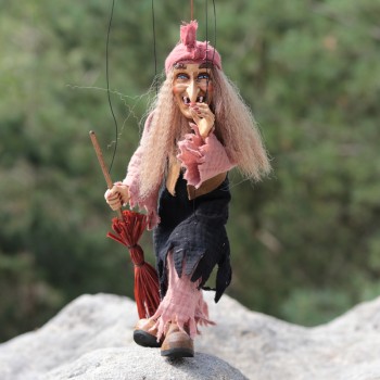 These marionettes are handmade in czech republic.