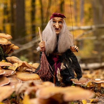 These marionettes are handmade in czech republic.