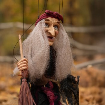 These marionettes are handmade in czech republic.