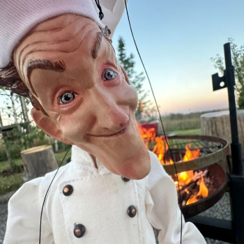 These marionettes are handmade in czech republic.