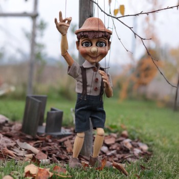 These marionettes are handmade in czech republic.