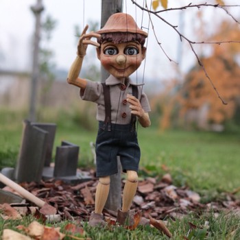 These marionettes are handmade in czech republic.