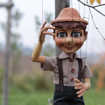 These marionettes are handmade in czech republic.