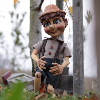 These marionettes are handmade in czech republic.