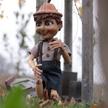 These marionettes are handmade in czech republic.